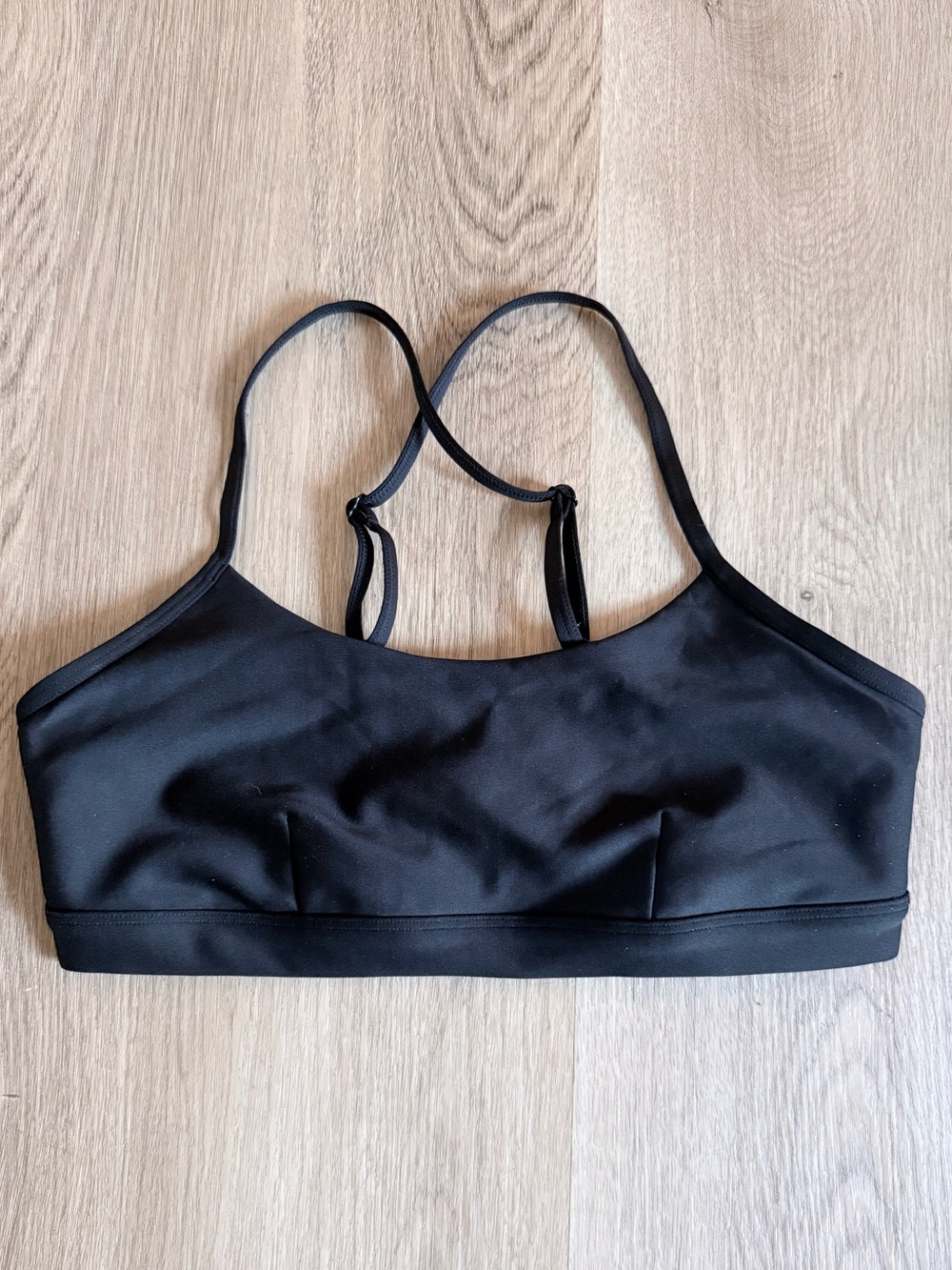 alo yoga - intrigue bra - black
